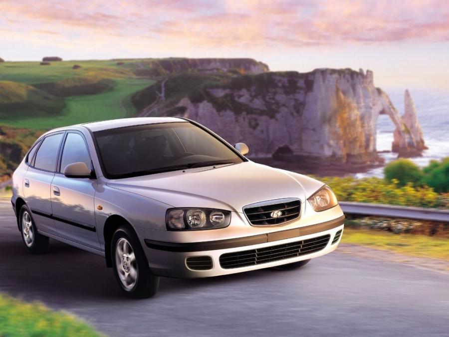  Hyundai Elantra Hatchback 2000 года  (фото 1 из 8)